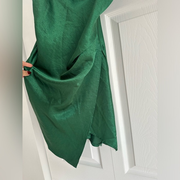 Green satin effect dress - Picture 4 of 8
